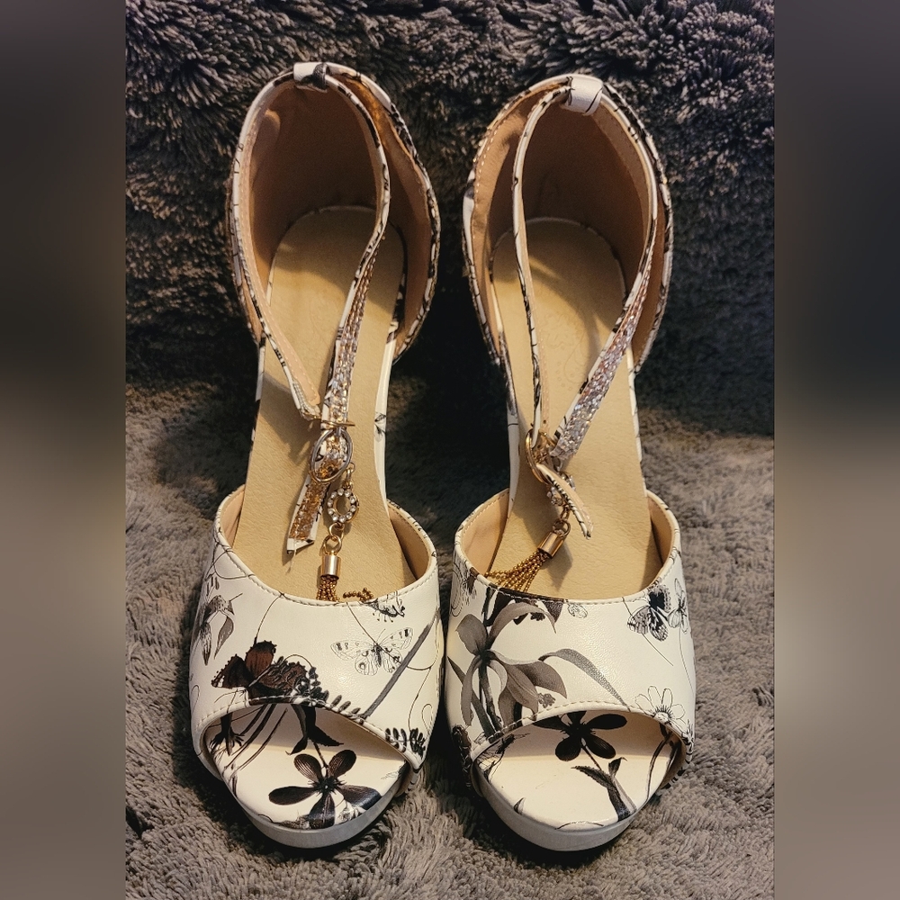 NIB Butterfly Gold Glitter Charmed Ankle Strap Stilettos